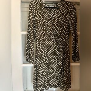 Time and Tru Black and Cream Long Sleeve Wrap Dress